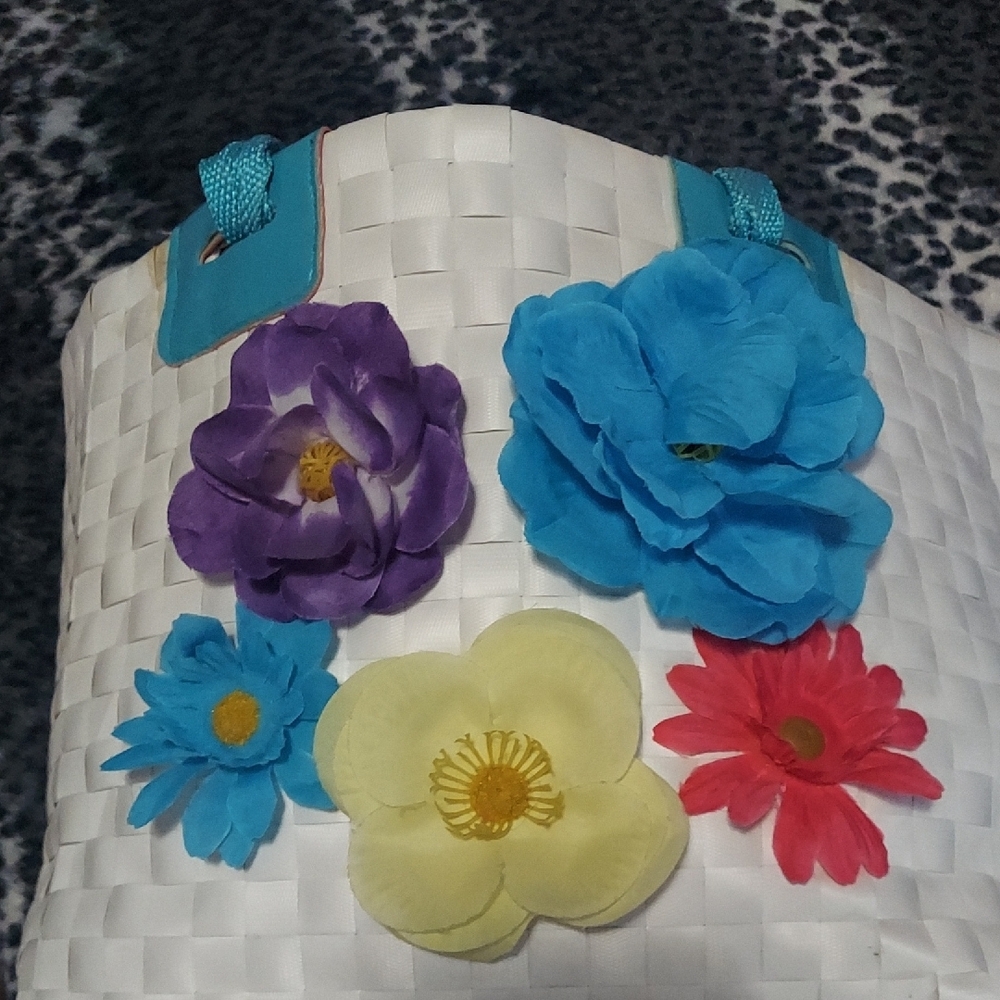 5 For $10 M&M Floral White Woven Tote Bag - Picture 6 of 13